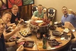 外国人吃饭最新爆料,独特美食体验大曝光！
